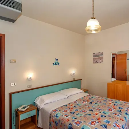 马里亚尼酒店 3* 利多迪卡马约雷